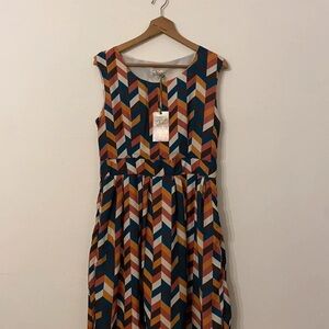 Kensie Chevron Patterned Midi Dress